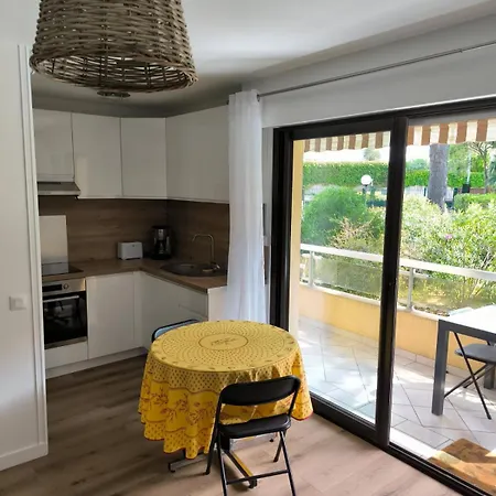 A Deux Pas De La Boulouris St Raphael Apartment Saint-Raphael (Var)